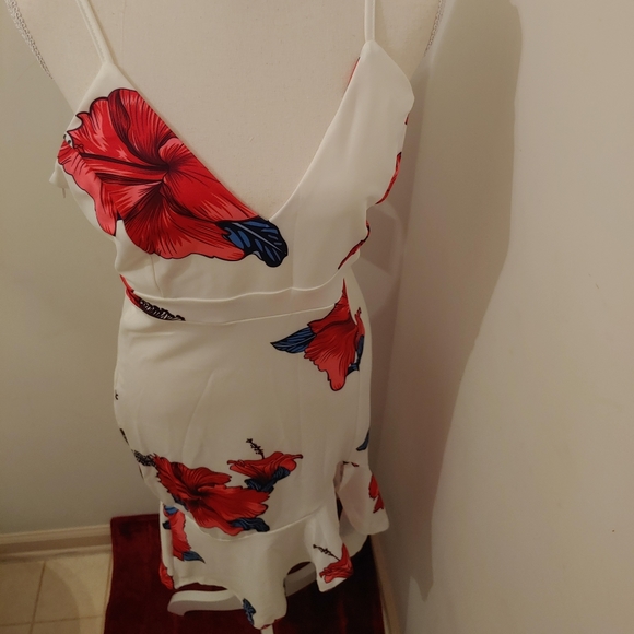 🌹PRICE DROP🌹Spaghetti Strap Floral Dress - Picture 4 of 4